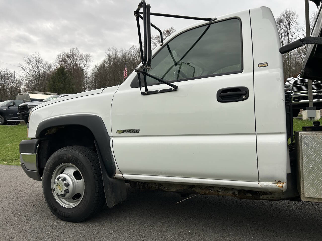 Used 2004 Chevrolet Silverado 3500 2WD Regular Cab image 5