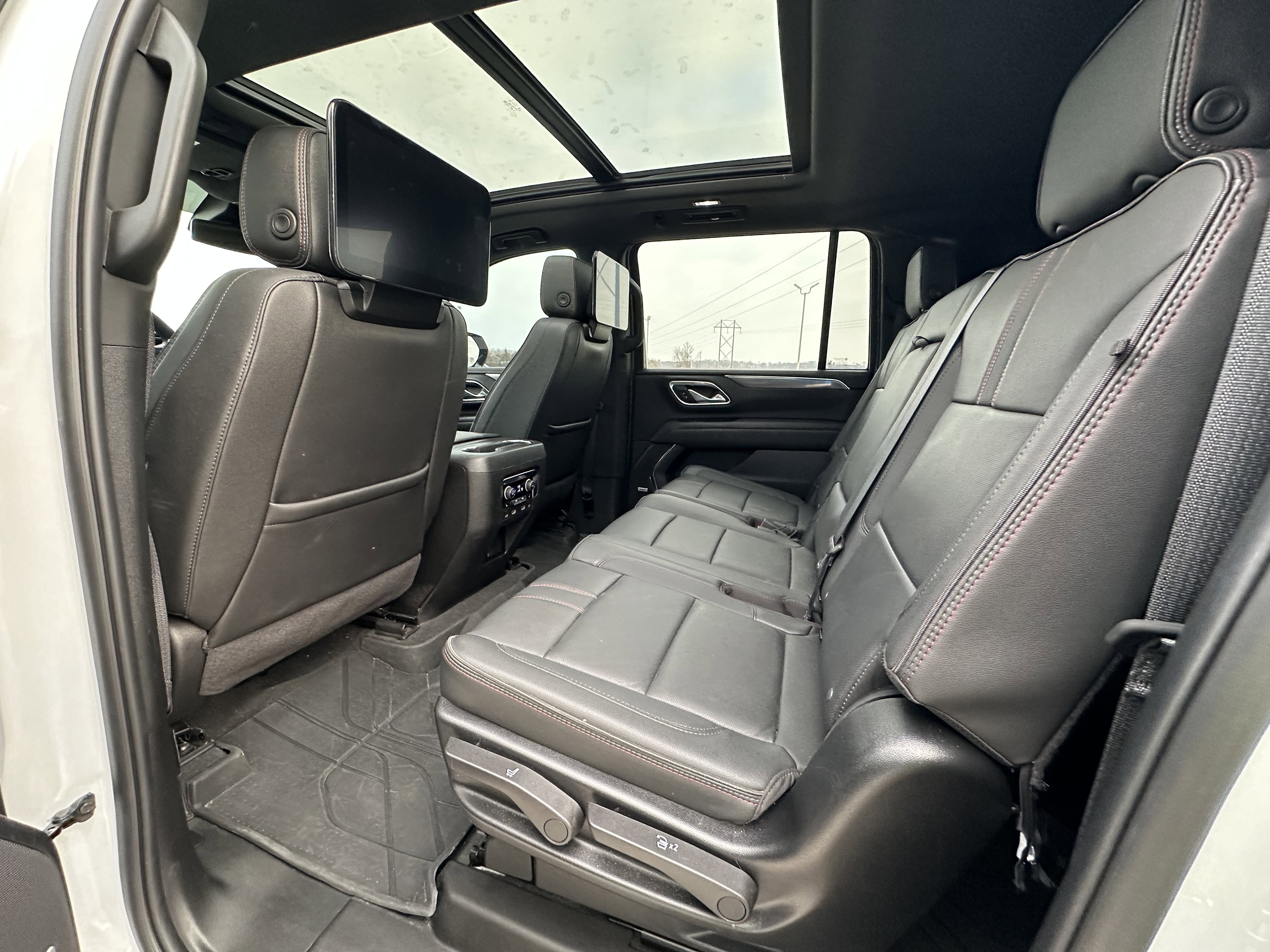 Certified 2024 Chevrolet Suburban RST w/ Luxury Package image 24