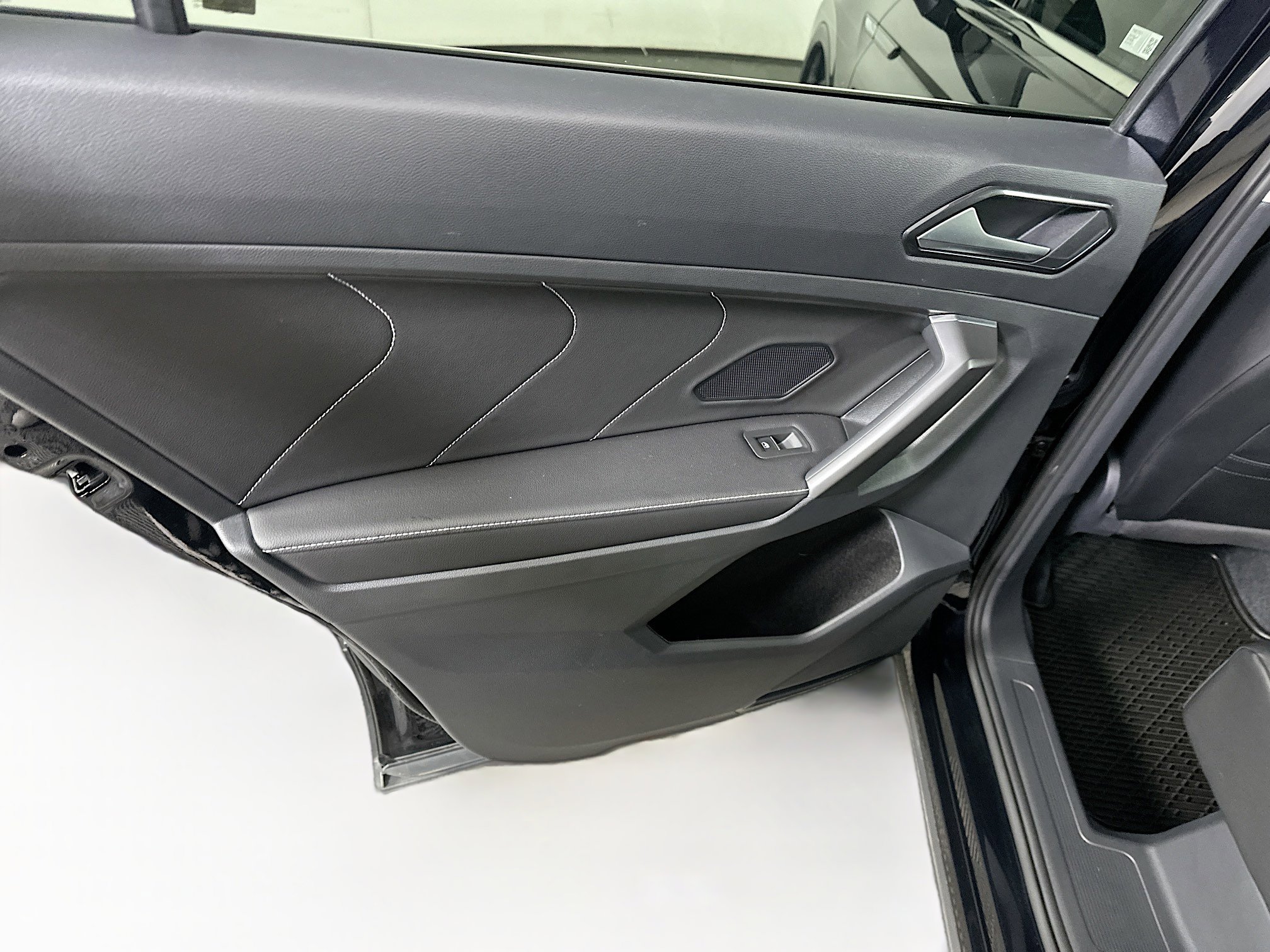 Used 2022 Volkswagen Tiguan SE image 25