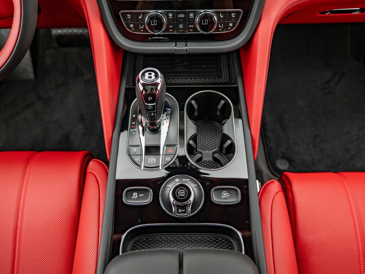 Used 2025 Bentley Bentayga V8 image 8