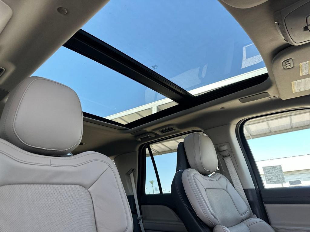 Certified 2024 Lincoln Navigator Reserve AWD/4WD image 17