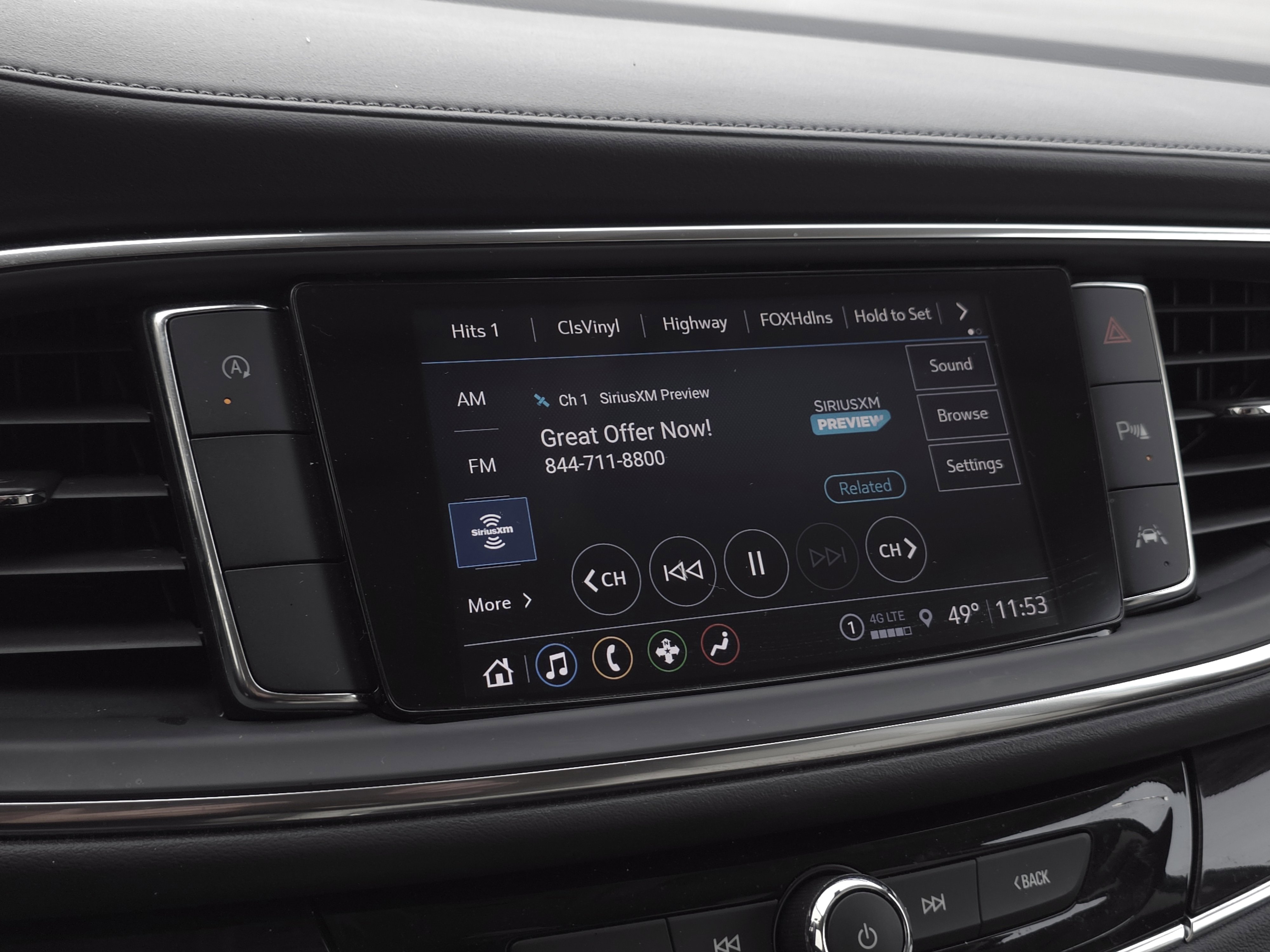 Used 2023 Buick Enclave Essence image 18