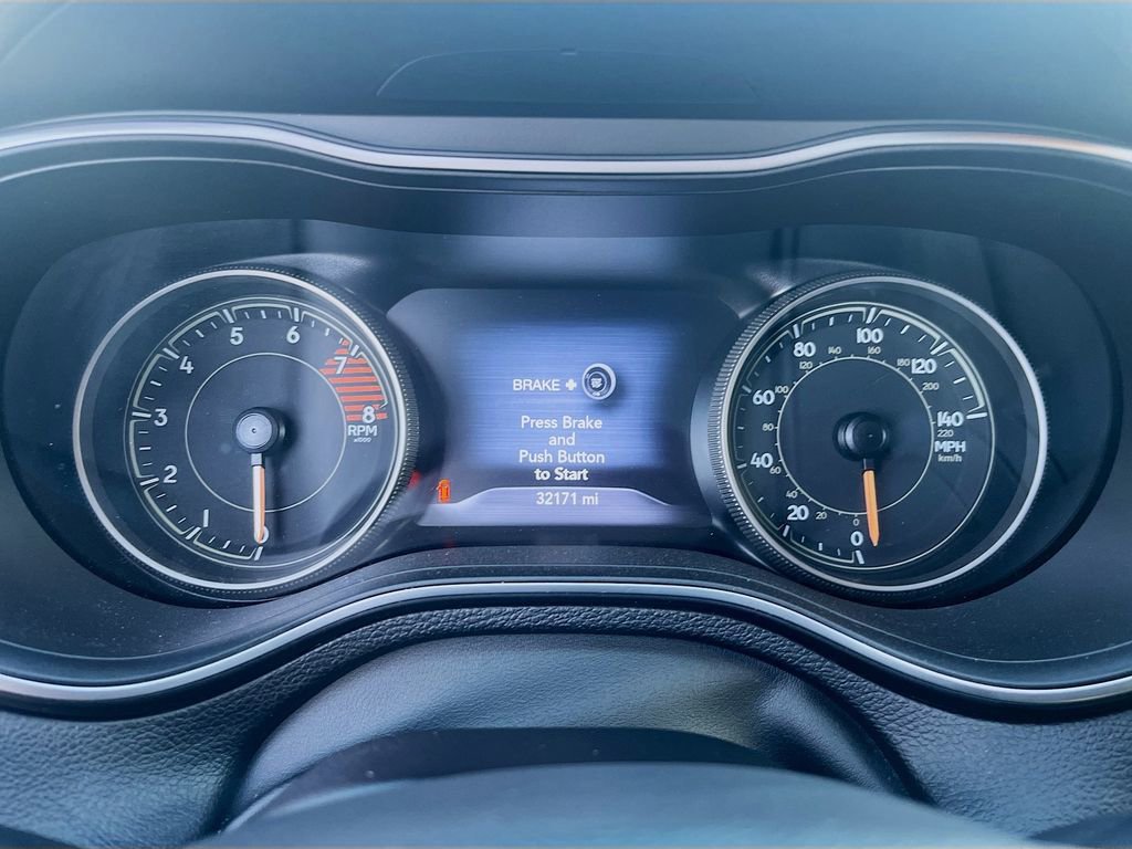 Used 2022 Jeep Cherokee Trailhawk image 12