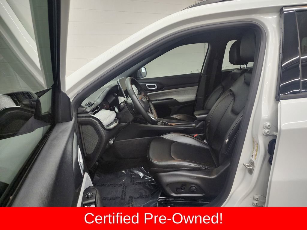 Used 2024 Jeep Compass Latitude image 12