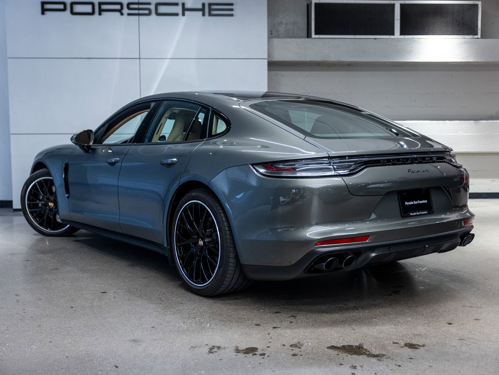 Certified 2023 Porsche Panamera Platinum Edition image 3