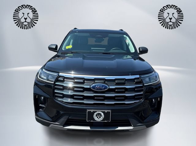 Used 2025 Ford Explorer Active w/ Active Comfort Package AWD/4WD image 2