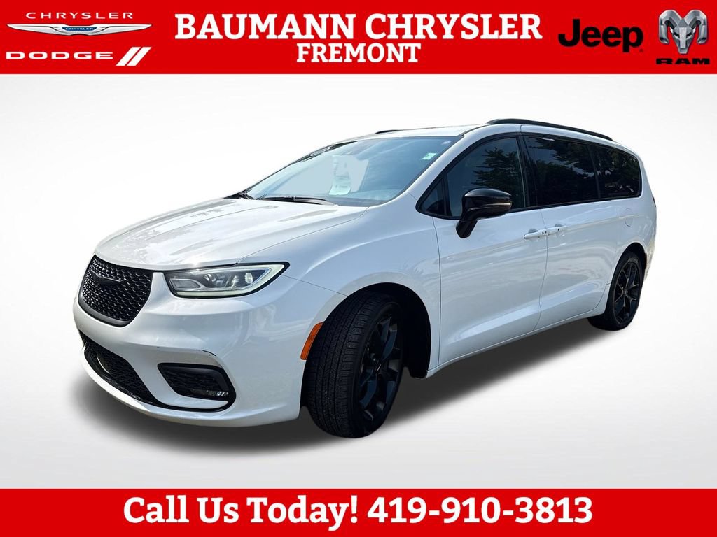 Used 2025 Chrysler Pacifica Limited FWD video 2