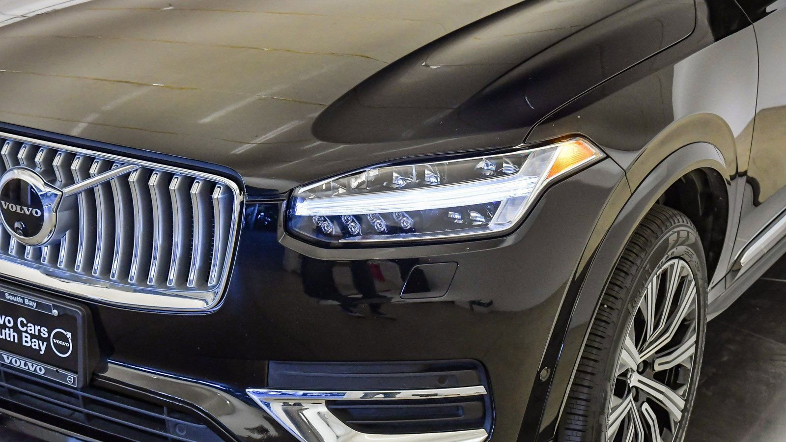 Used 2025 Volvo XC90 B6 Plus image 8