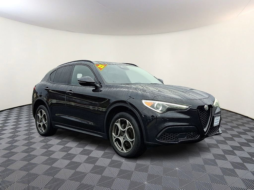 Used 2022 Alfa Romeo Stelvio Sprint AWD/4WD image 2