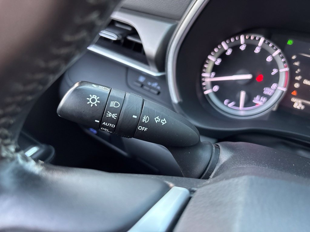 Used 2022 Toyota Highlander XLE AWD/4WD image 29