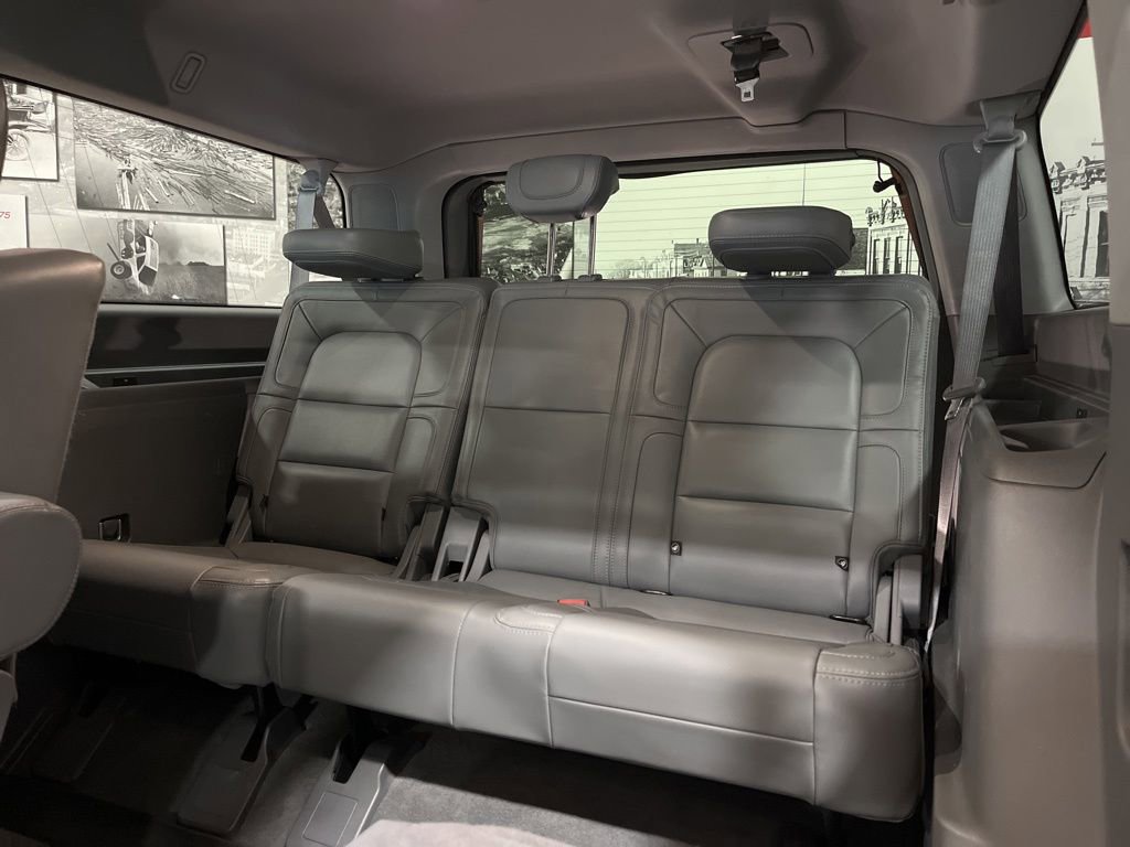 Used 2021 Lincoln Navigator L Reserve w/ Luxury Package AWD/4WD image 25