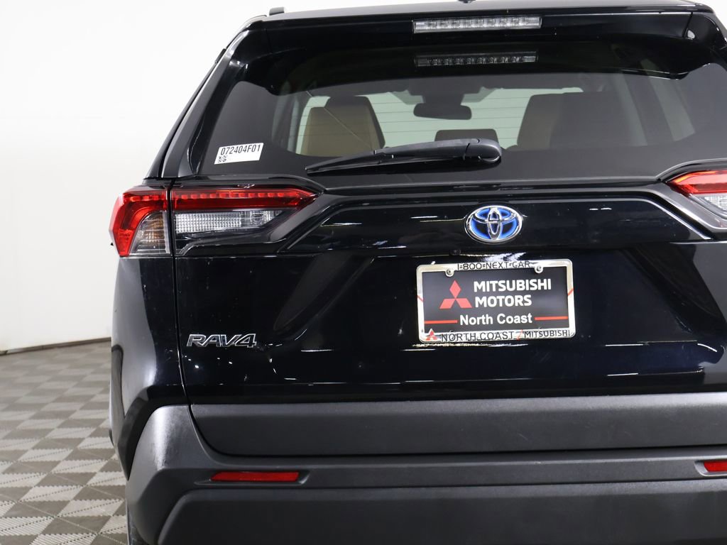 Used 2022 Toyota RAV4 LE AWD/4WD image 12