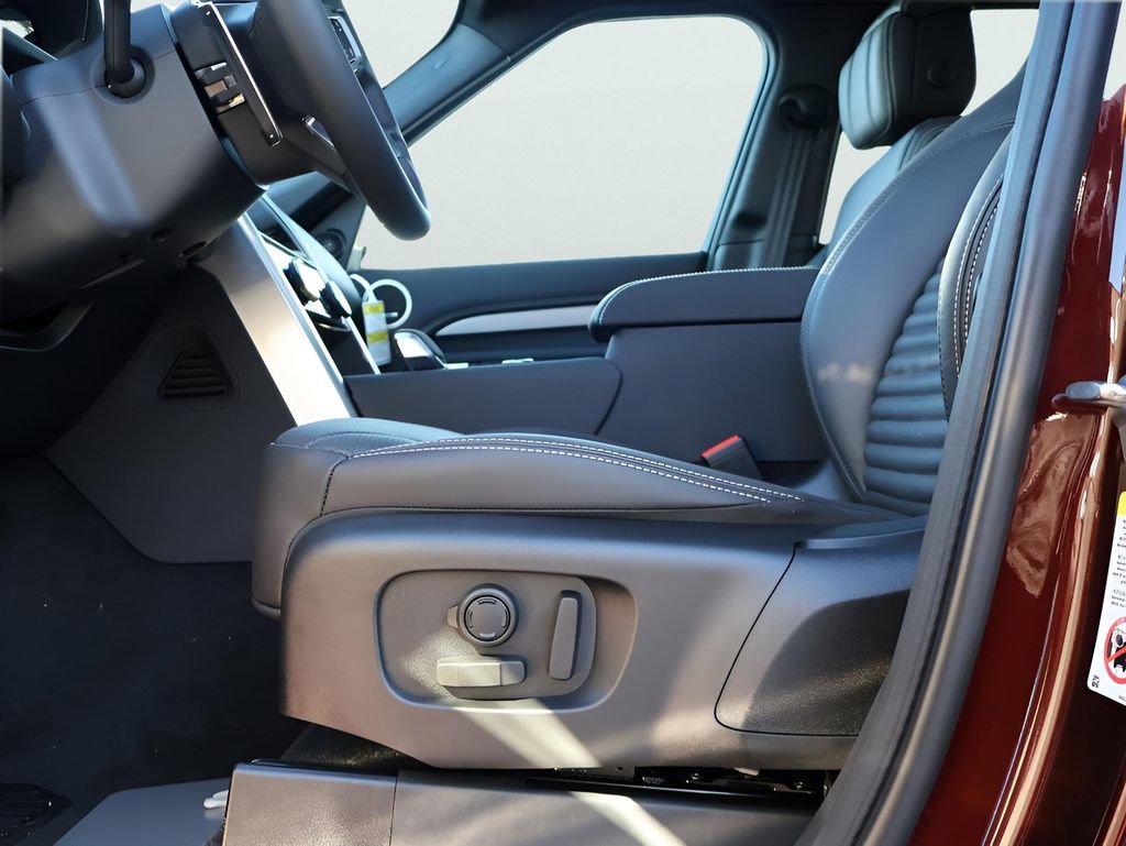 New 2026 Land Rover Discovery Limited Edition image 38