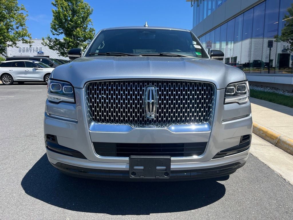 Used 2022 Lincoln Navigator L Reserve AWD/4WD image 2