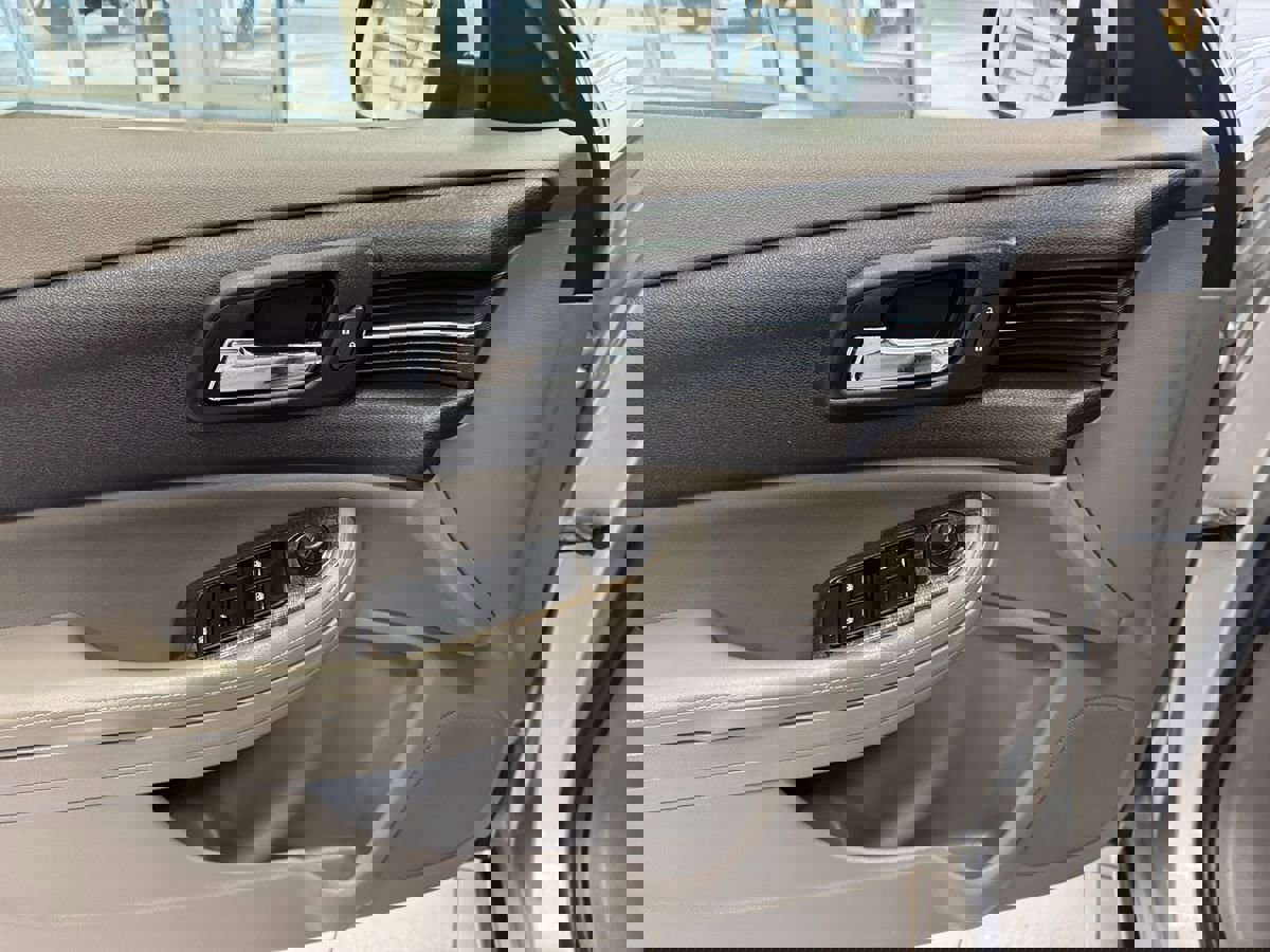 Used 2016 Chevrolet Malibu LT image 14