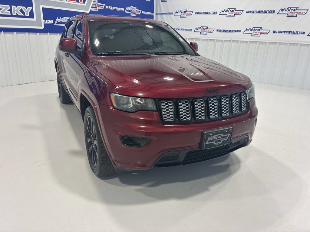 Used 2018 Jeep Grand Cherokee Altitude AWD/4WD image 10