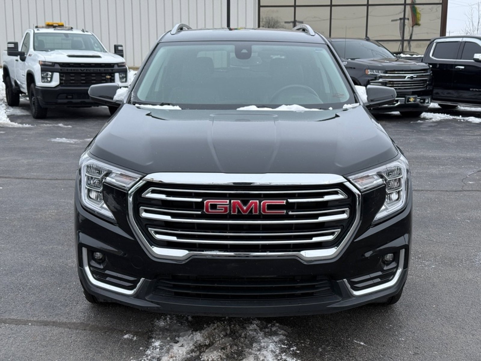 Used 2024 GMC Terrain SLT image 3