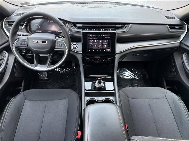 Used 2024 Jeep Grand Cherokee Laredo w/ Luxury Tech Group I AWD/4WD image 24
