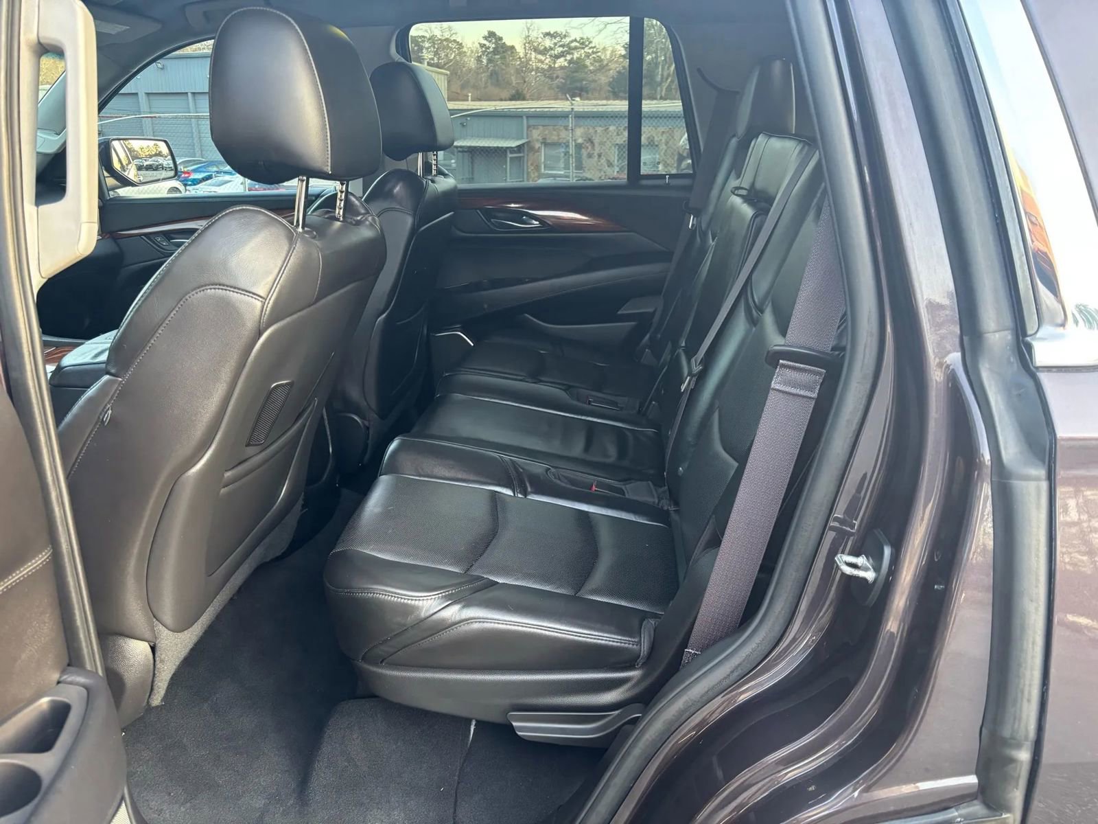 Used 2015 Cadillac Escalade Luxury image 18