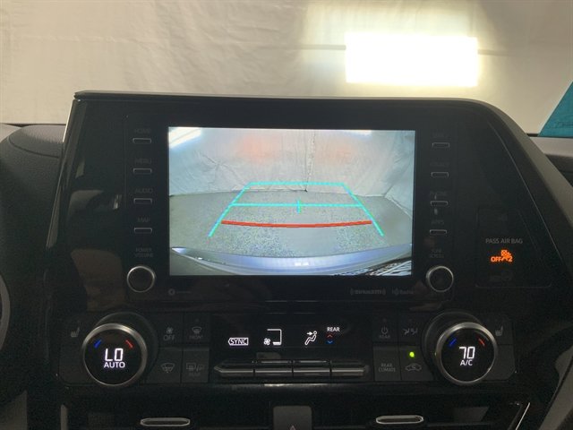 Used 2022 Toyota Highlander XLE AWD/4WD image 32
