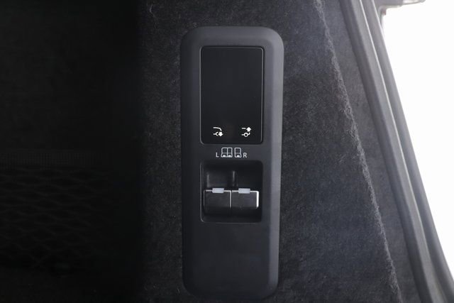 Used 2025 Land Rover Range Rover Sport SE image 30