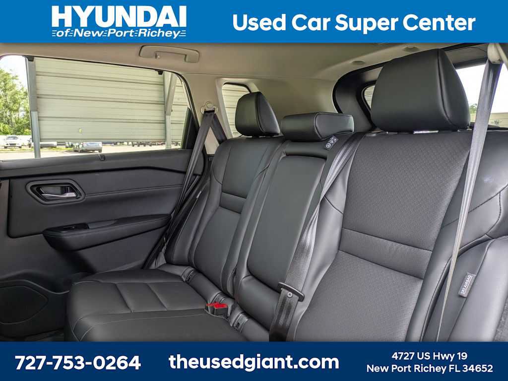 Used 2024 Nissan Rogue SV w/ SV Premium Package AWD/4WD image 16
