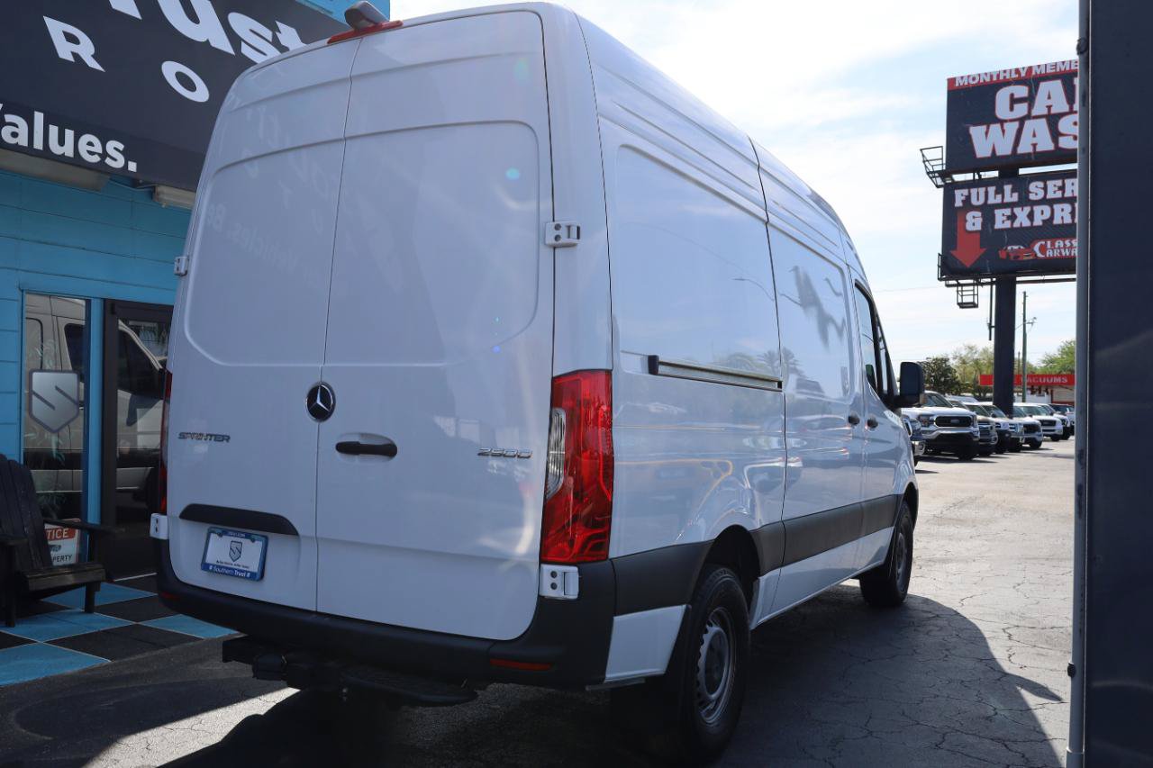 Used 2024 Mercedes-Benz Sprinter 2500 image 4