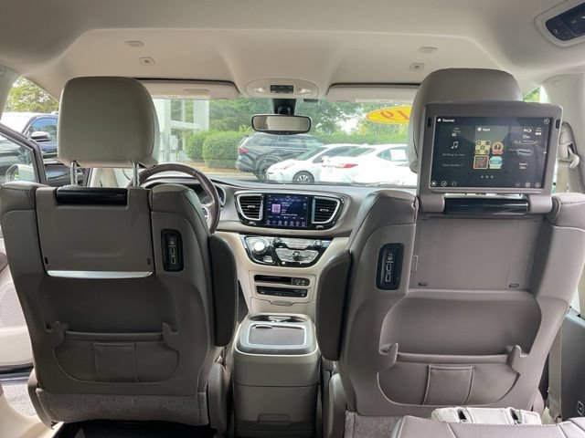 Used 2019 Chrysler Pacifica Touring-L Plus w/ Tire & Wheel Group FWD image 22