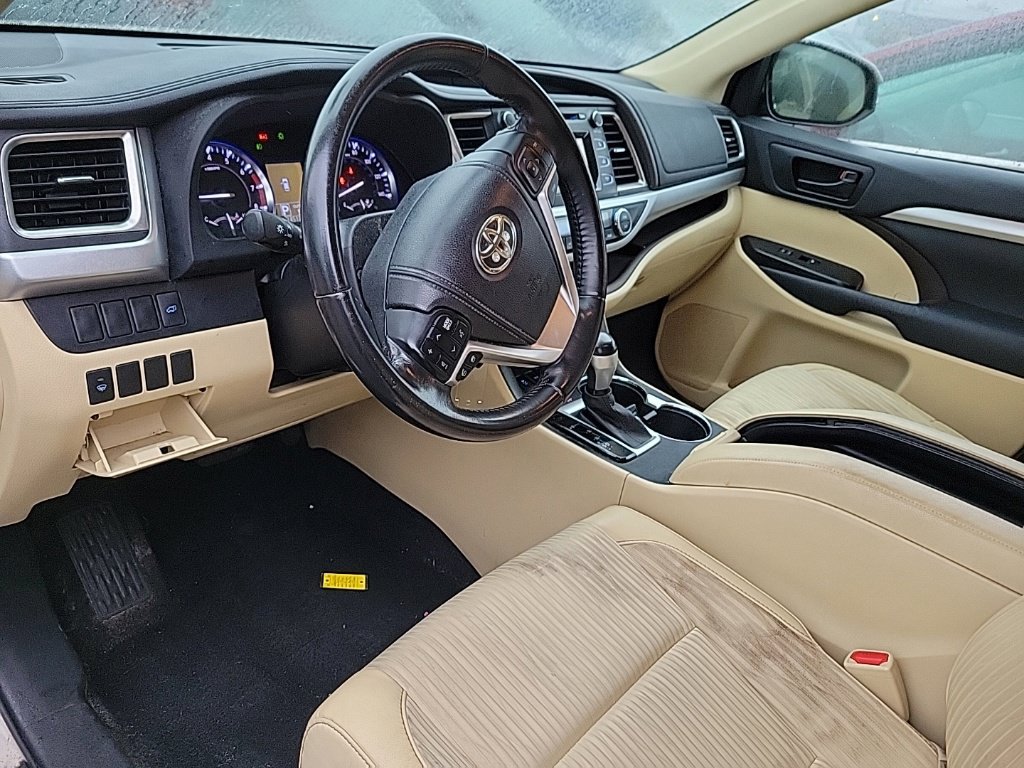 Used 2014 Toyota Highlander Plus AWD/4WD image 7