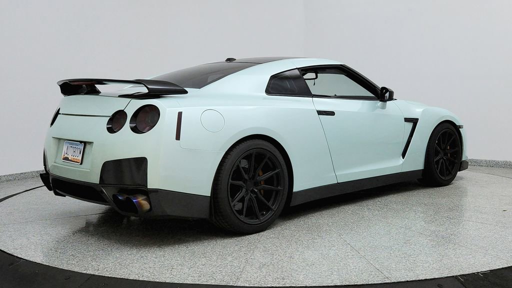Used 2010 Nissan GT-R Premium AWD/4WD image 5