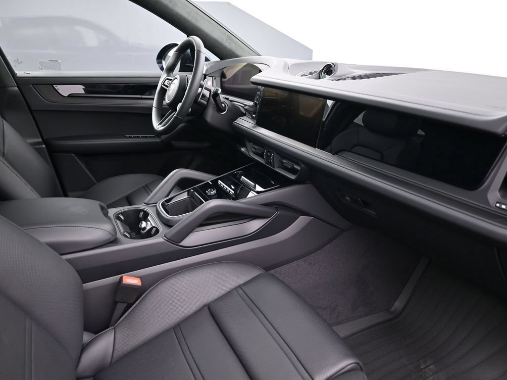 Used 2026 Porsche Cayenne GTS AWD/4WD image 14