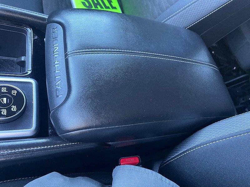 Used 2024 Nissan Pathfinder SV image 39