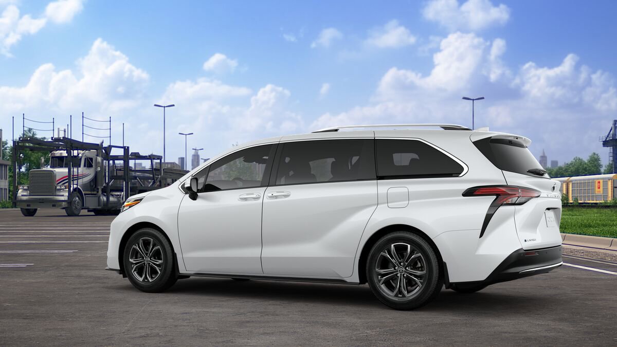 New 2025 Toyota Sienna Platinum image 5