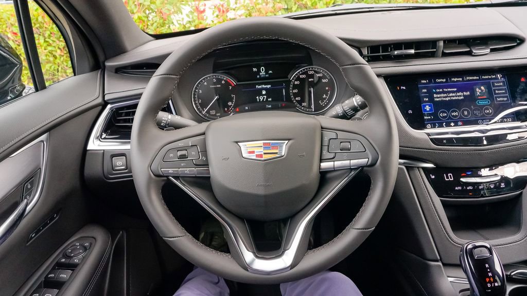 Certified 2025 Cadillac XT6 Luxury image 33