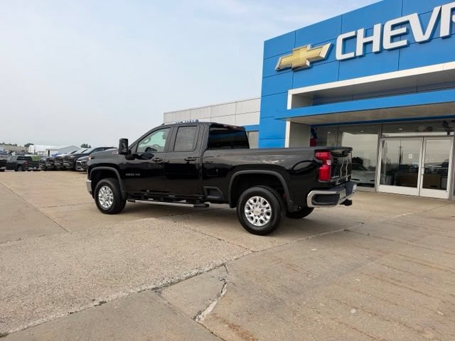 Used 2022 Chevrolet Silverado 2500 LT w/ Convenience Package AWD/4WD image 3