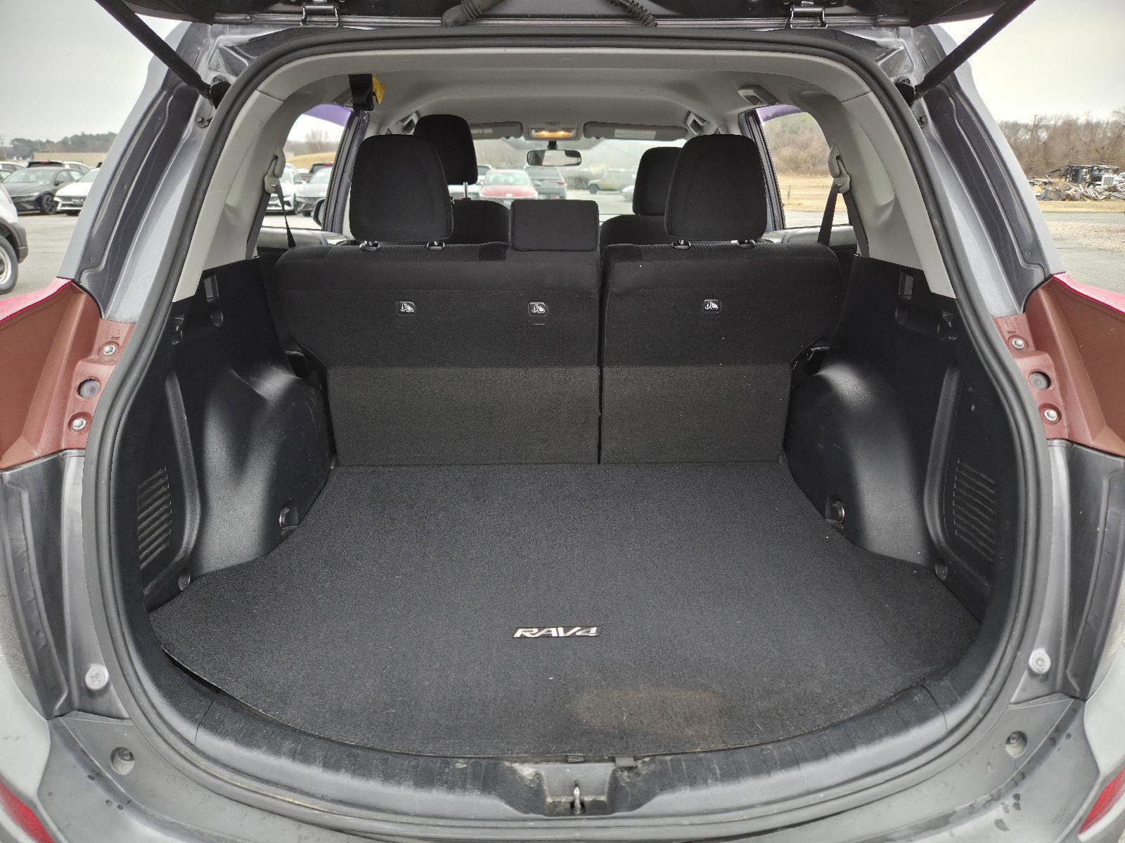 Used 2015 Toyota RAV4 LE image 24