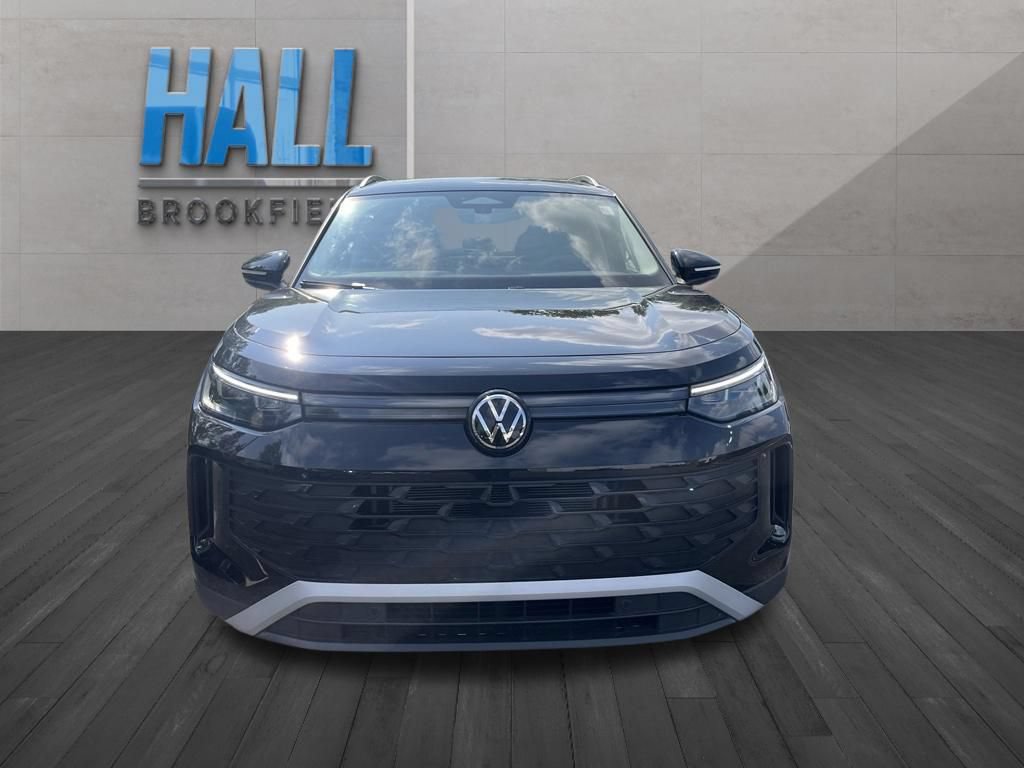 Certified 2025 Volkswagen Tiguan SE w/ Panoramic Sunroof Package AWD/4WD image 9