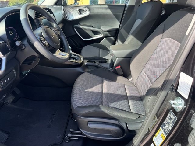 Certified 2025 Kia Soul LX w/ LX Technology Package image 16