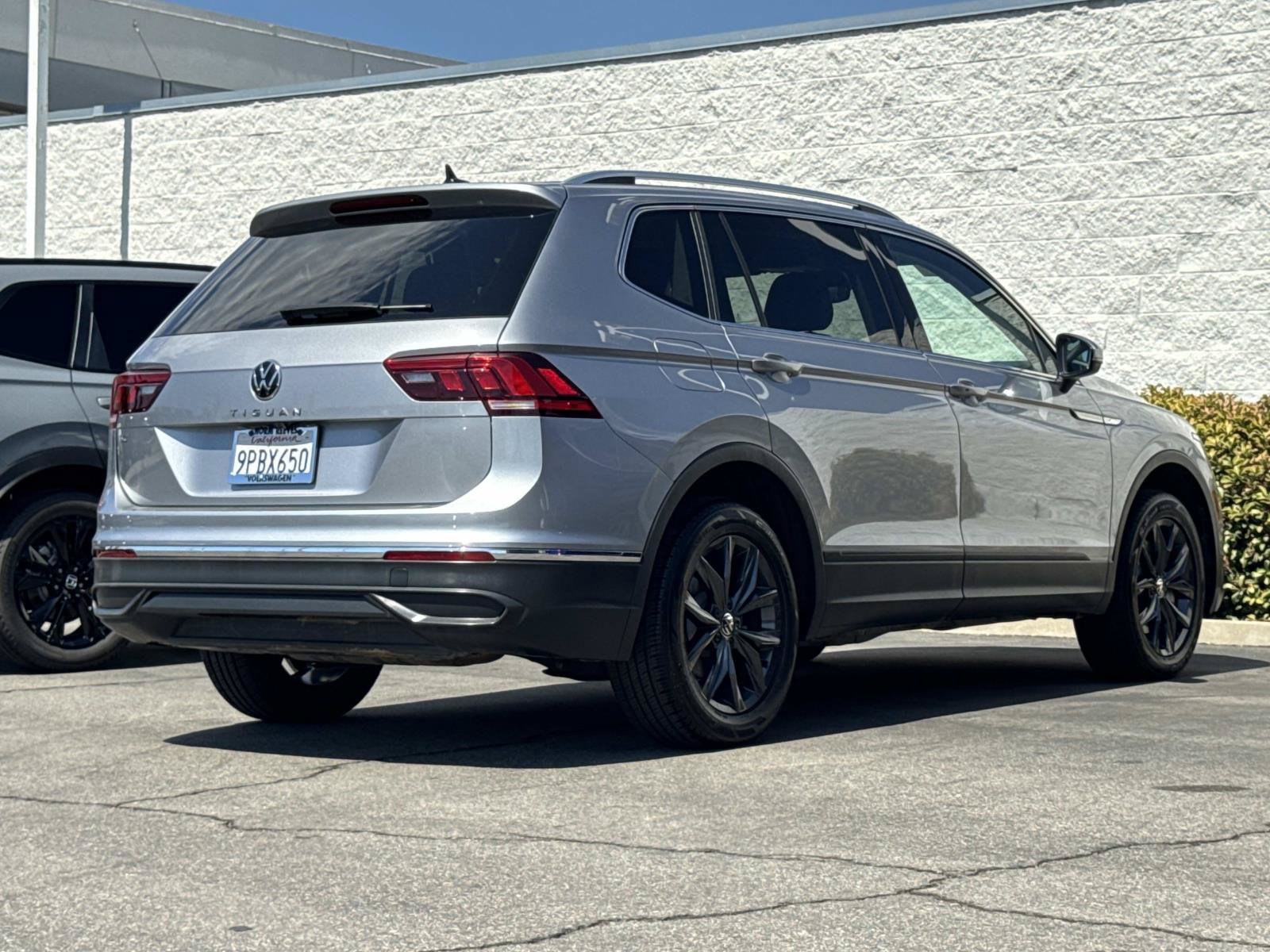 Certified 2024 Volkswagen Tiguan SE FWD image 5