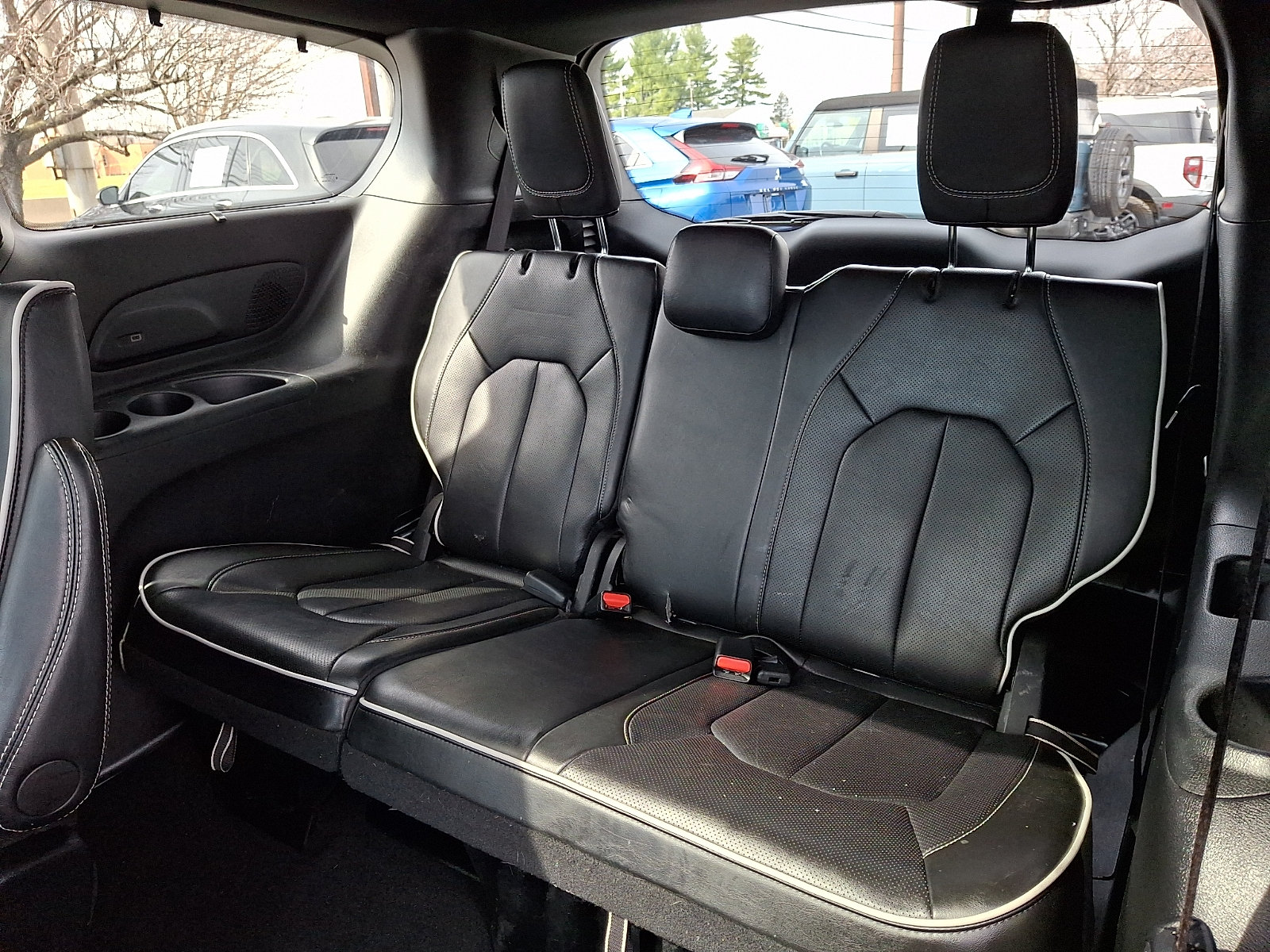 Used 2025 Chrysler Pacifica Limited FWD image 11