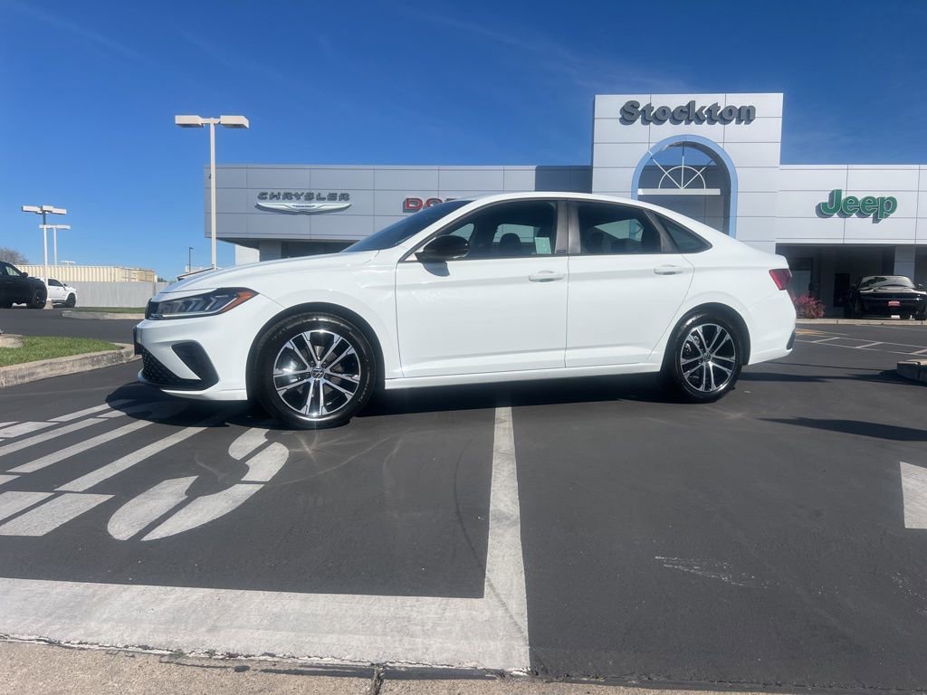 Used 2025 Volkswagen Jetta Sport image 17