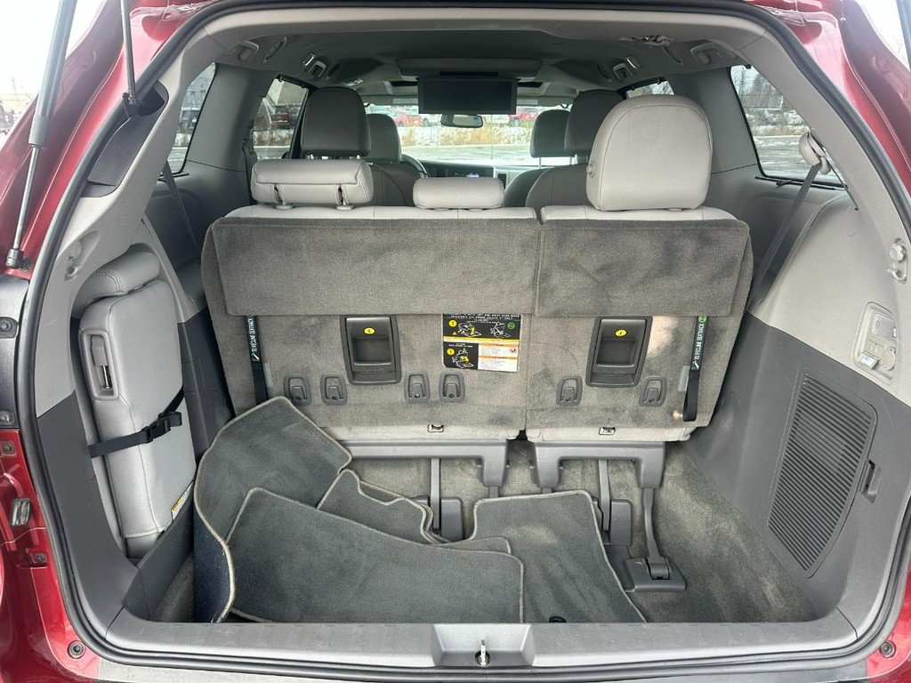 Used 2018 Toyota Sienna XLE Premium image 5