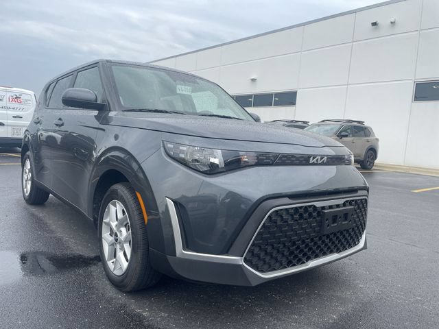 Used 2025 Kia Soul LX w/ LX Technology Package FWD image 10