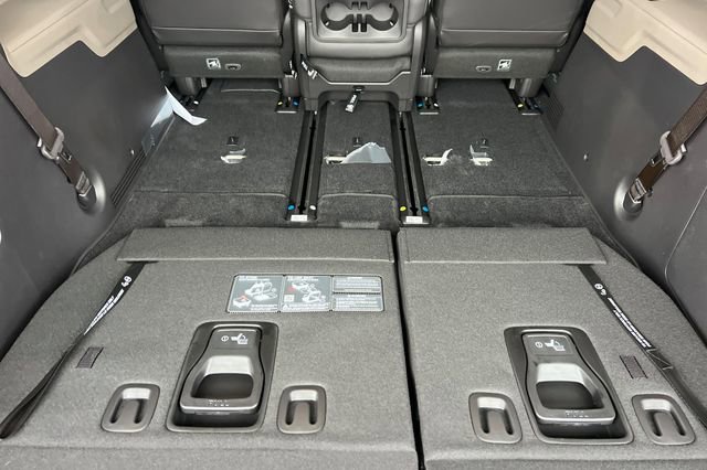 New 2026 Kia Carnival EX FWD image 18