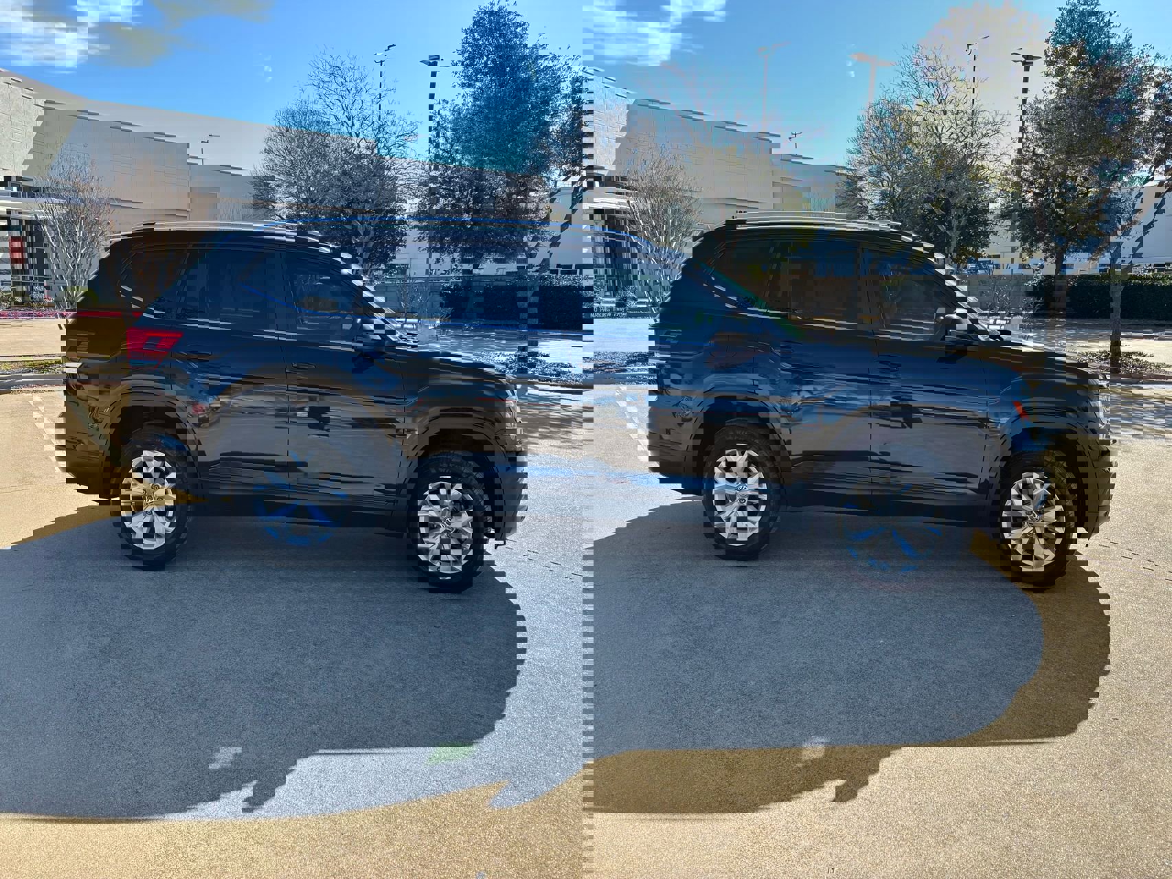 Used 2018 Volkswagen Atlas Launch Edition image 4