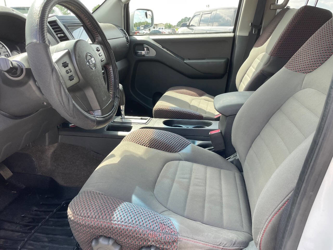 Used 2012 Nissan Frontier PRO-4X image 10