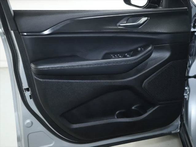 Certified 2024 Jeep Grand Cherokee Altitude AWD/4WD image 15