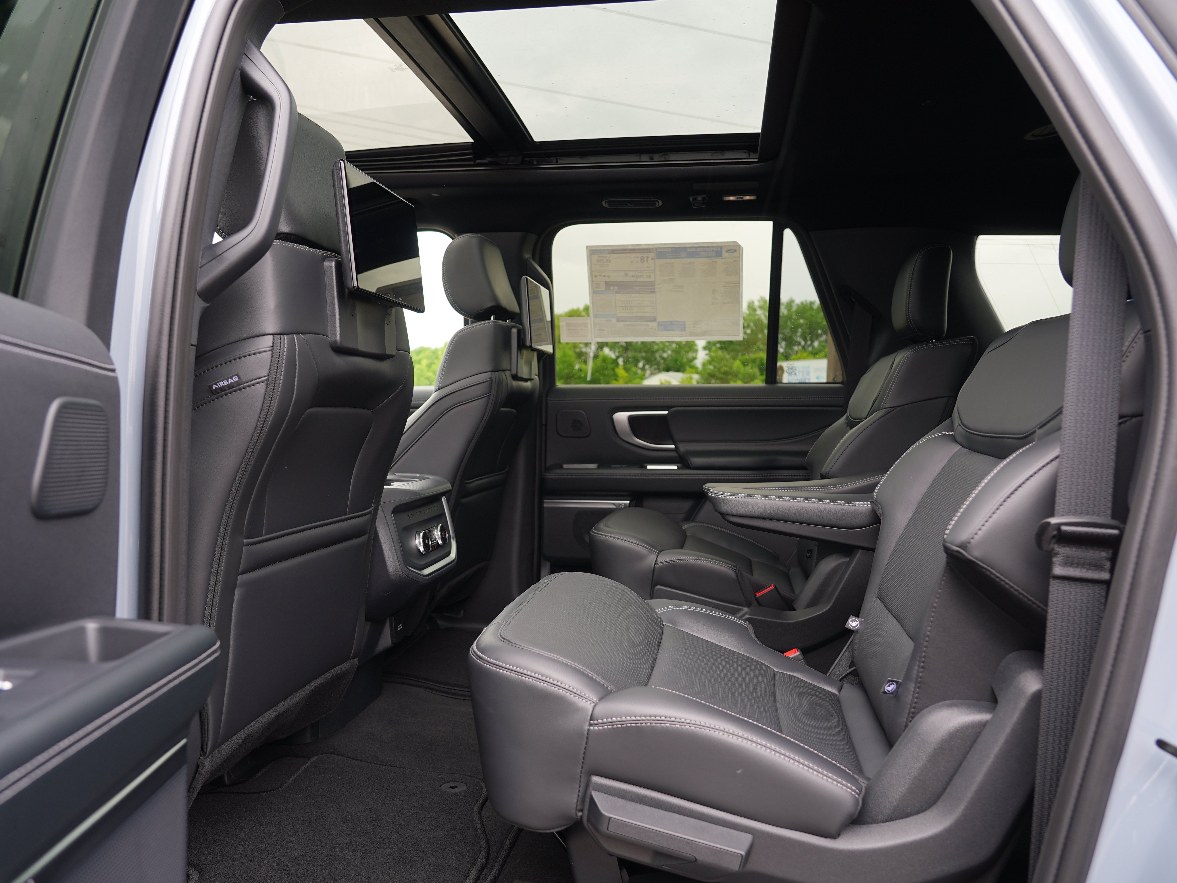 New 2026 Ford Expedition Max Platinum w/ Stealth Performance Package AWD/4WD image 18