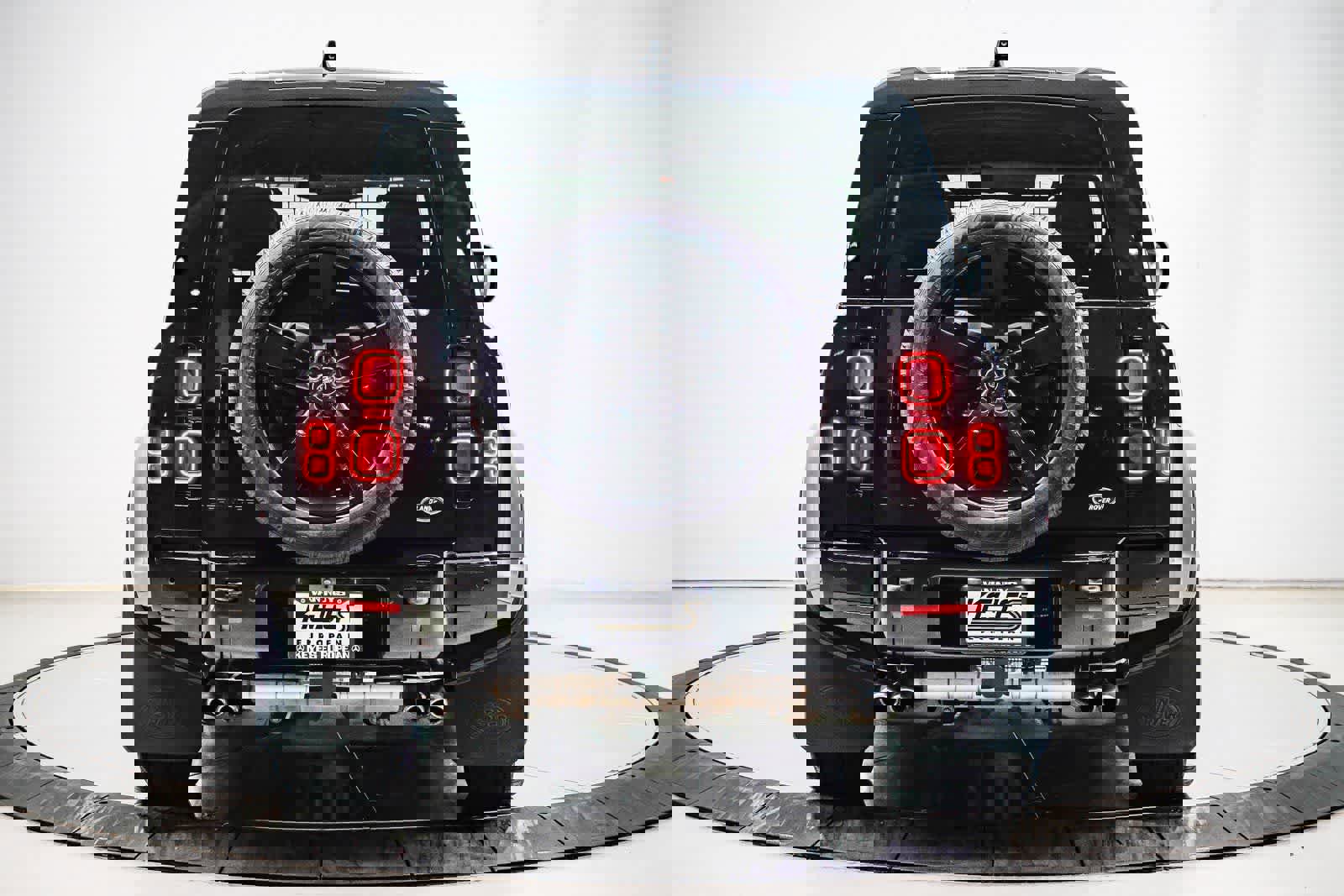 Used 2023 Land Rover Defender 110 V8 image 3