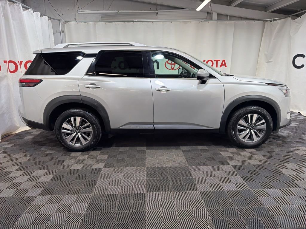 Used 2025 Nissan Pathfinder SL AWD/4WD image 8